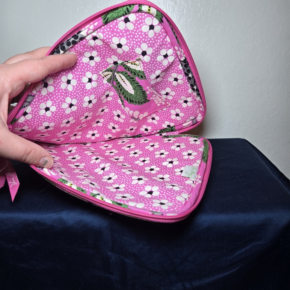 Vera Bradkey Ipad/ Tablet Zippered Case Priscilla Pink Pattern Fits 7" Screen - Picture 3 of 3